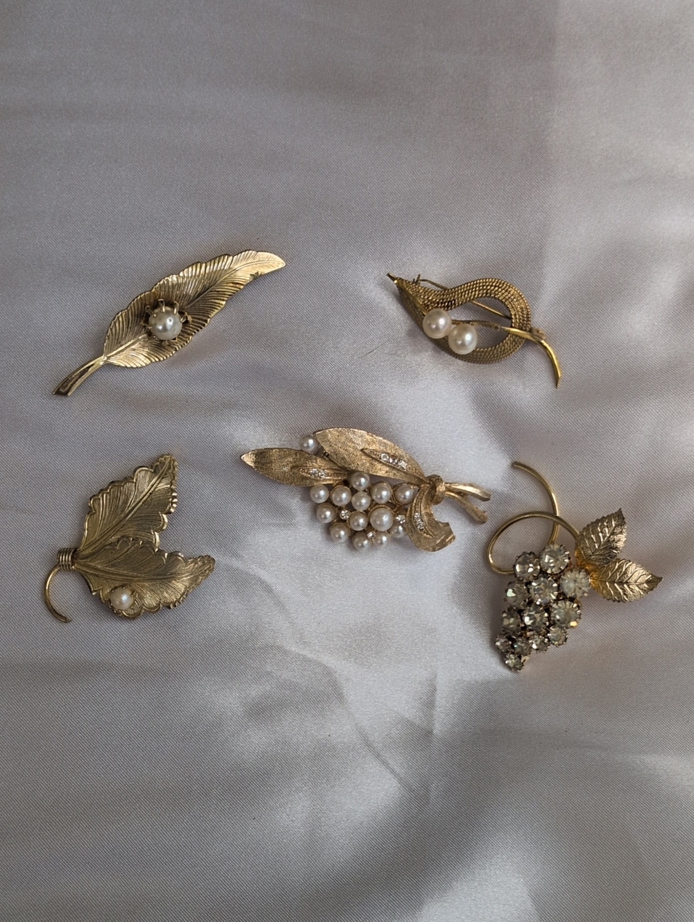 Vintage Mid Century Brooch Lot 5pc Signed LJM Brushed Gold Faux Pearl Botanical